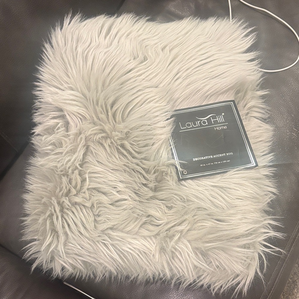 Light Grey Decorative Faux Fur Accent Rug 30x47 NWT